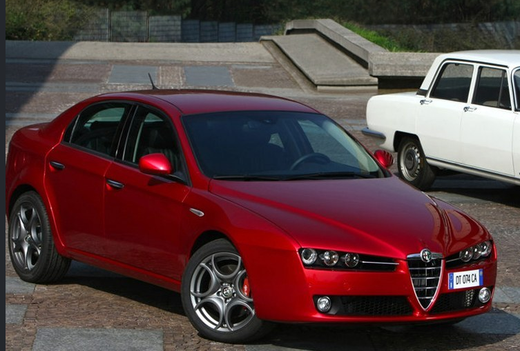 外观漂亮的alfa 159,将时尚感表现到了极致,让你一见钟情
