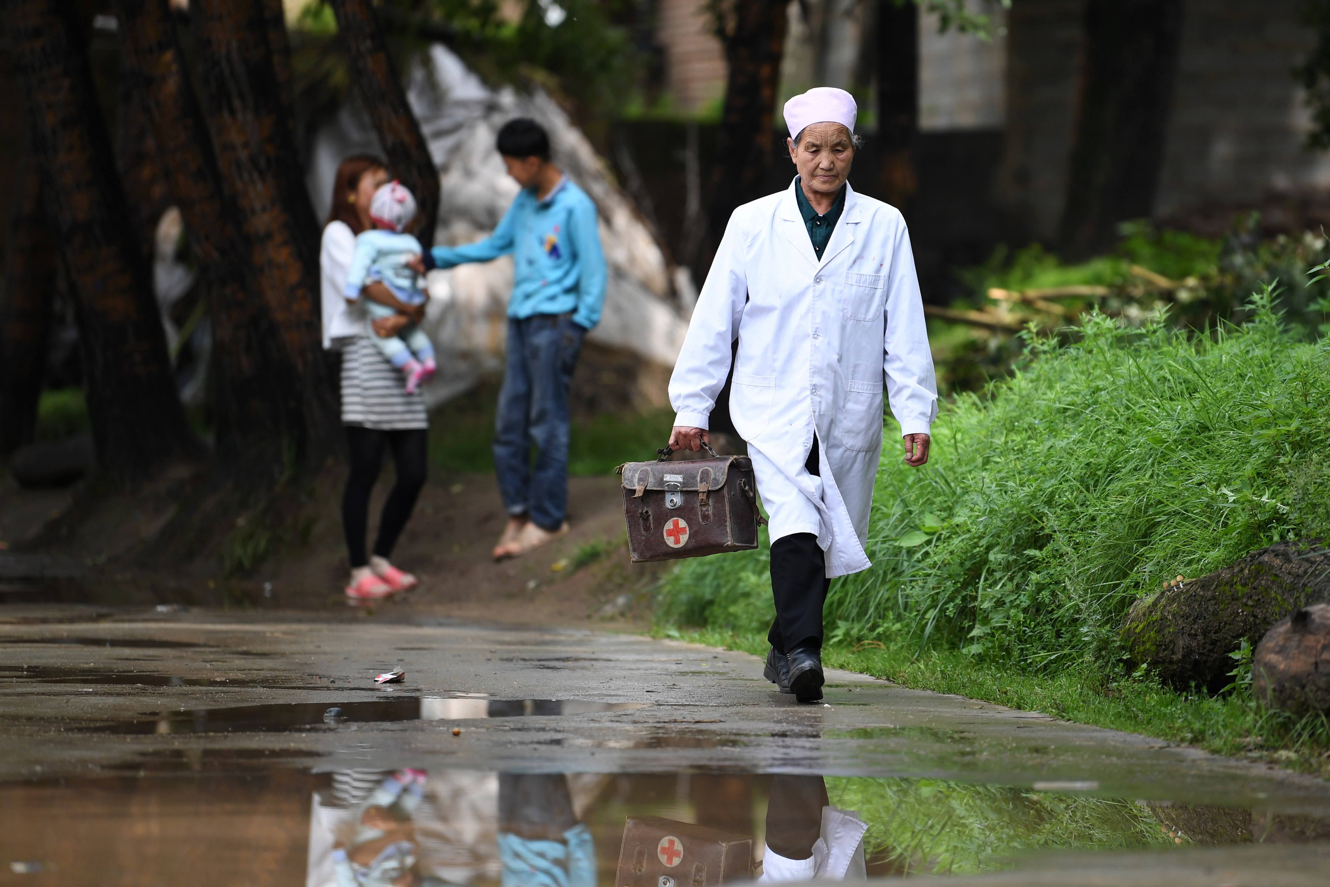 乡村医生何世英:一辈子都是乡亲身边的"120"(4)