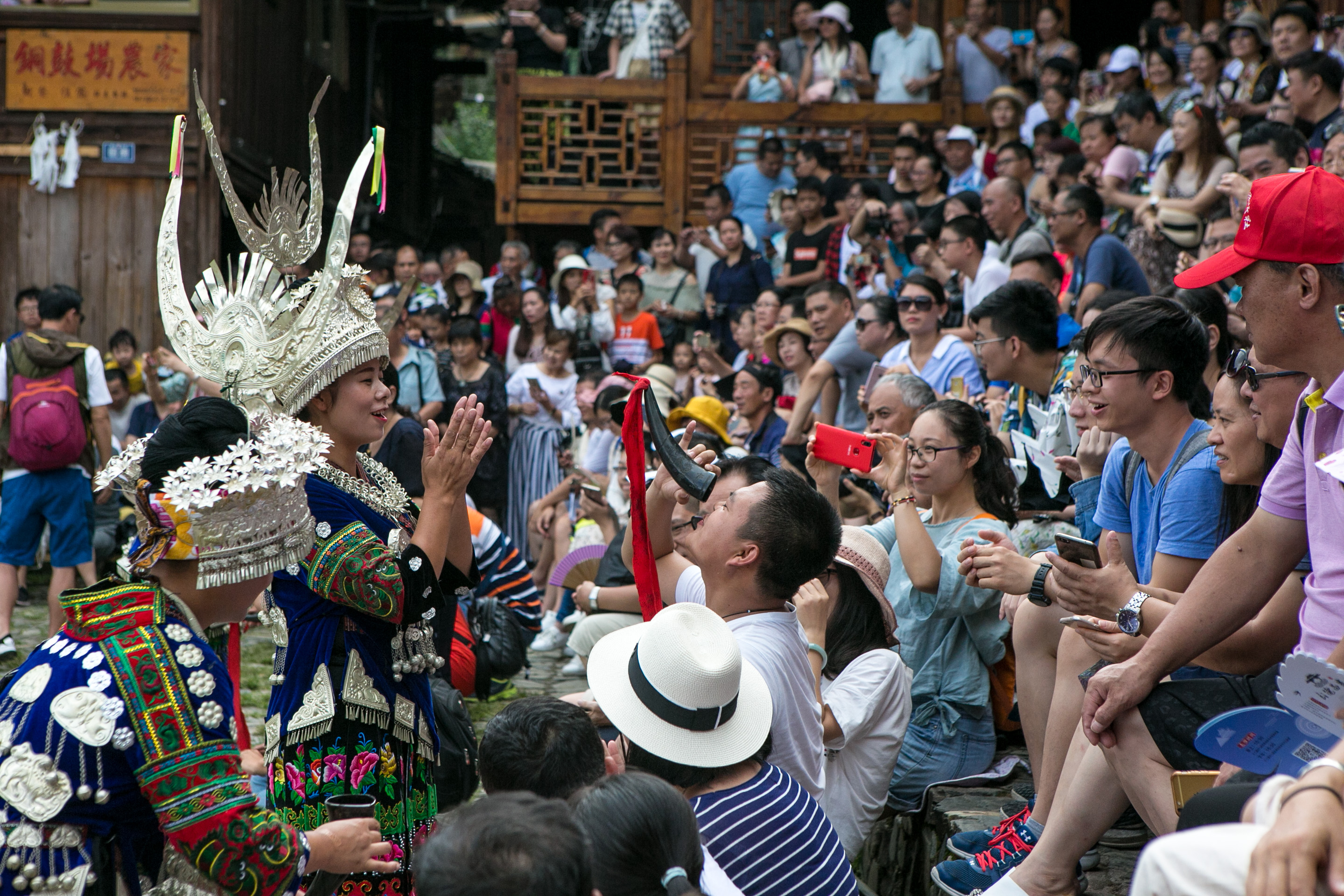 贵州雷山:苗寨迎来旅游旺季(5)