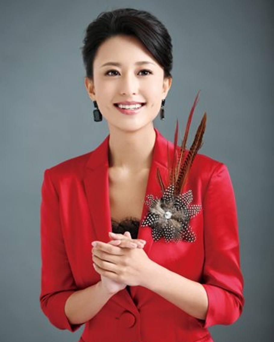 央视主持人张蕾生活中有多"美"?看她早期写真,最后一张惊艳了