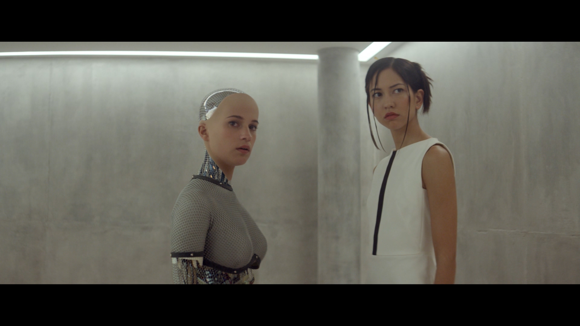 《阿丽塔》看完不过瘾?这5部"女机器人电影"都是必看神作