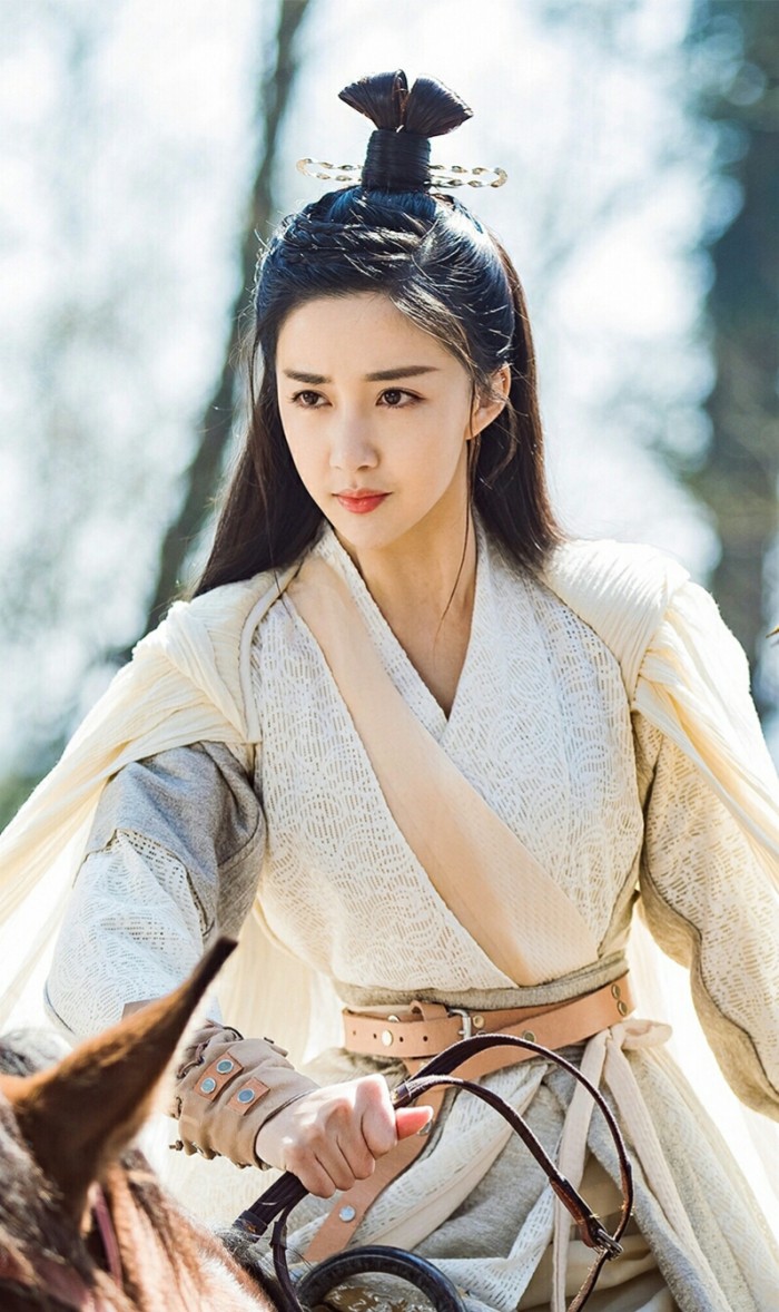 表演过《楚乔传》中泼辣嚣张的反派锦烛,《浪花一朵朵》中程美,和