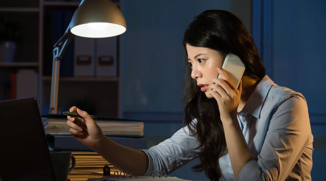 你可能会说,明明有人连续熬夜后「为伊消得人憔悴」,这又怎么解释呢?