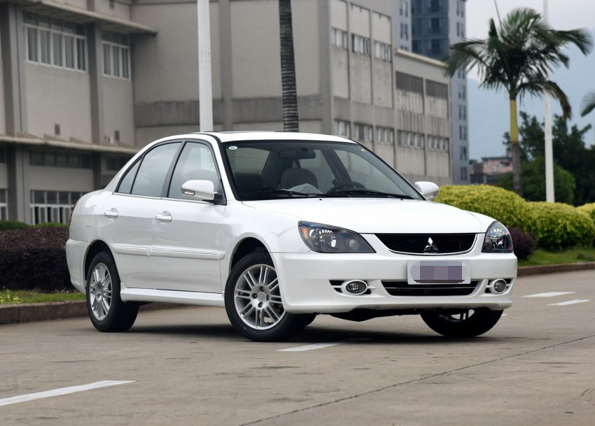 外观符合审美观的三菱-蓝瑟,开起来耐看经典,全家都满意!