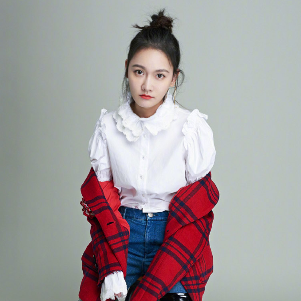 可爱孙骁骁,丸子头格子外套写真高清图片,灵动甜美