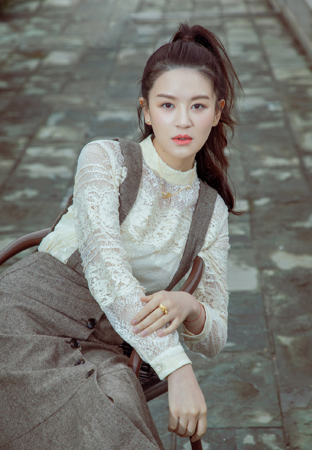 早期拍写真的曾一萱,少女范十足 转载自百家号作者:阿伟八卦咨询