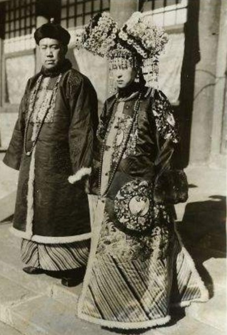 醇亲王奕譞和他的大福晋,这位福晋是慈禧太后的亲妹