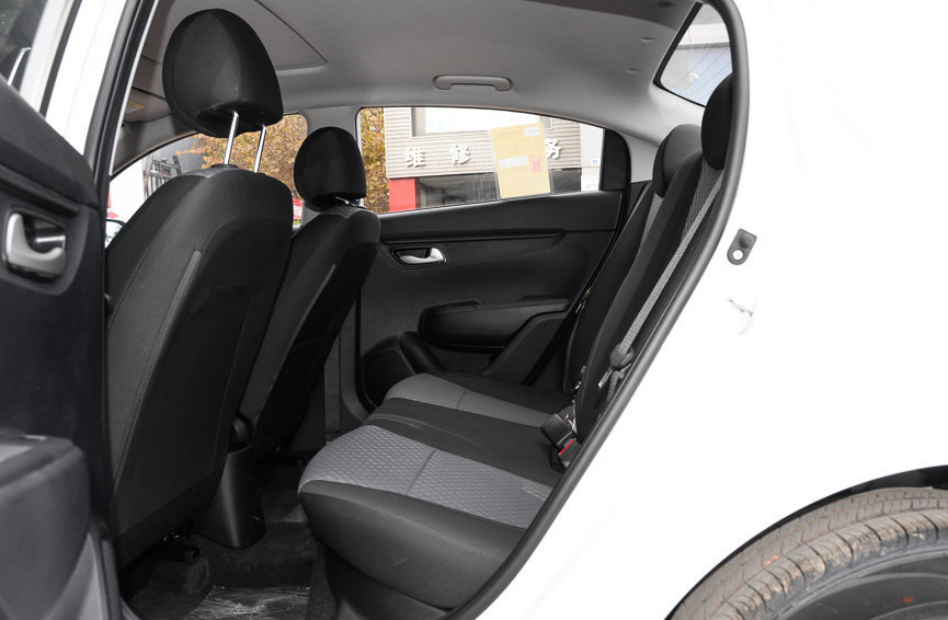 这款东风悦达起亚-起亚k2三厢,外观十分炫酷,空间也是十分出色