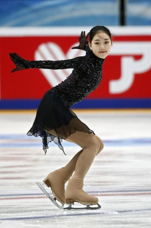 她是花样滑冰运动员里女神级别人物,才22岁多次得奖,年轻有为!