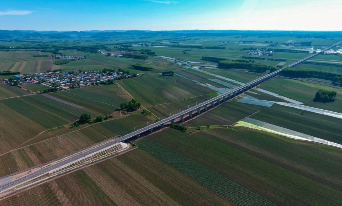 堪称世界最长的高寒铁路,哈佳铁路正式开通,中国再次刷新纪录