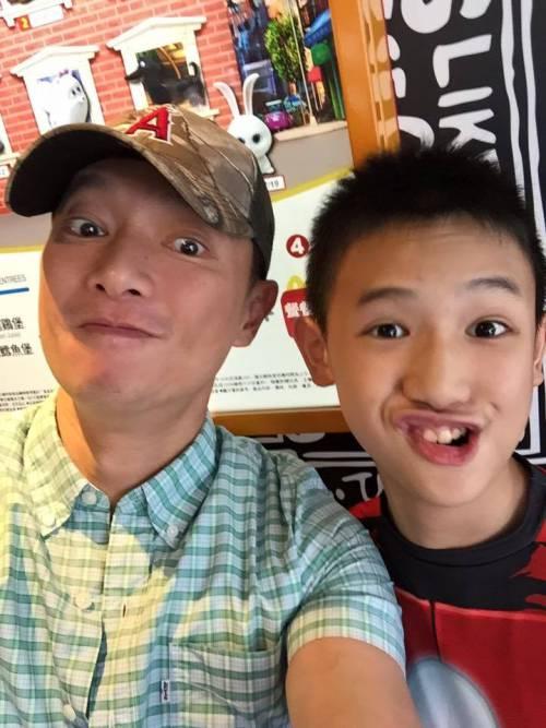 谢祖武目睹16岁儿子约会 "这样做"被妻笑老派