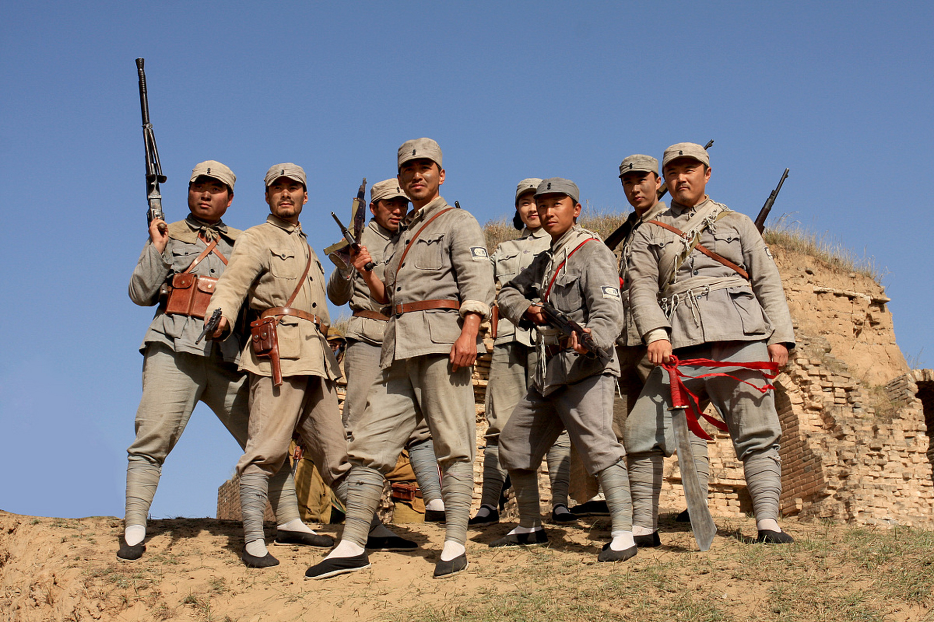 红十三军红三团成立以后,分散活动于永(康)缙(云)仙(居)交界地区.