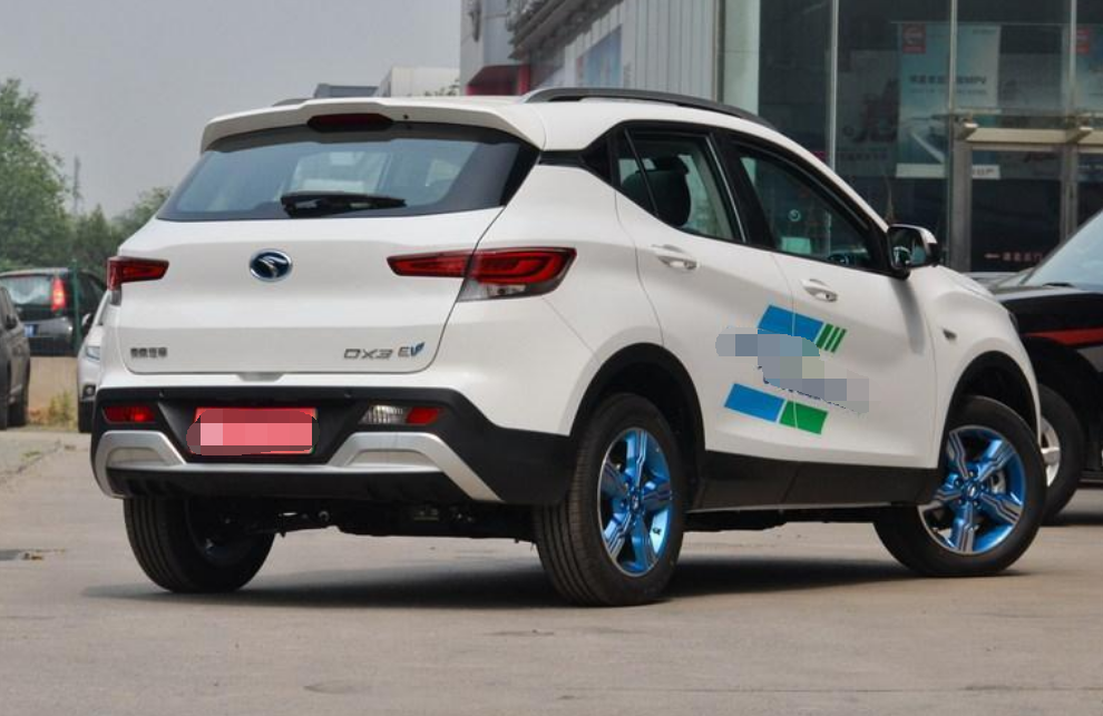 东南汽车dx3新能源外形沉稳大气,辨识度比较高