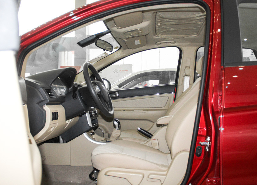 品鉴这款北汽绅宝-绅宝d20,外观十分炫酷,内饰低调奢华