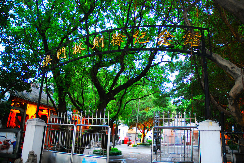 设施很完善的闽侯龙台山生态园,园林很大的福州市动物园……福建