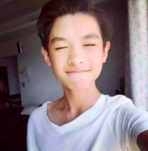 npc童年照:蔡徐坤可爱,justin酷劲十足,朱正廷从小就这么时尚