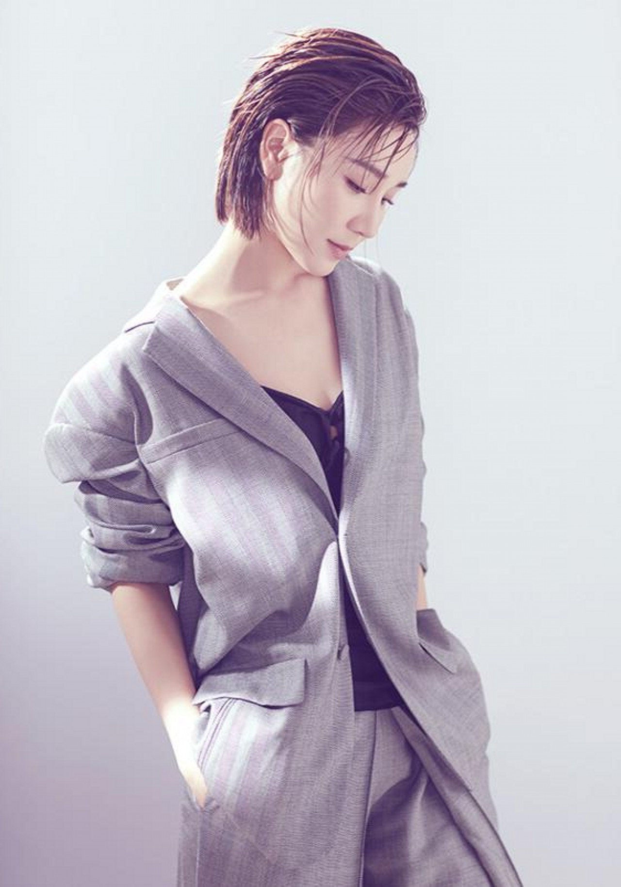 影视演员蓉卓全新写真御姐范十足,率性优雅湿发网友:太迷人了!