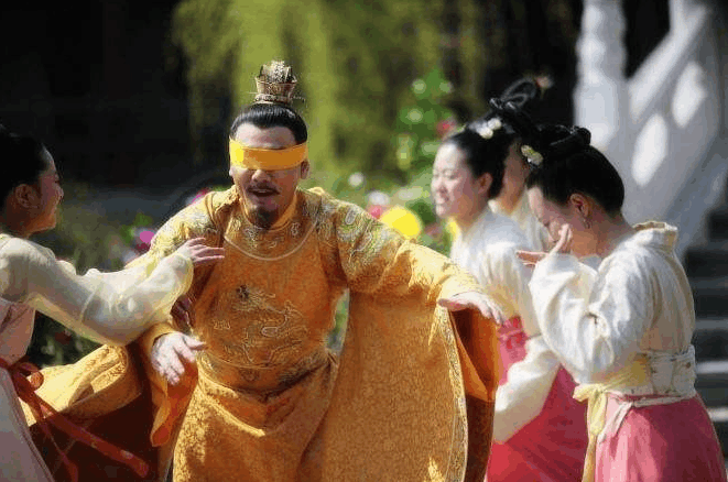 古代皇室如何教导皇帝行周公之礼,事后这些启蒙女宫女下场如何?