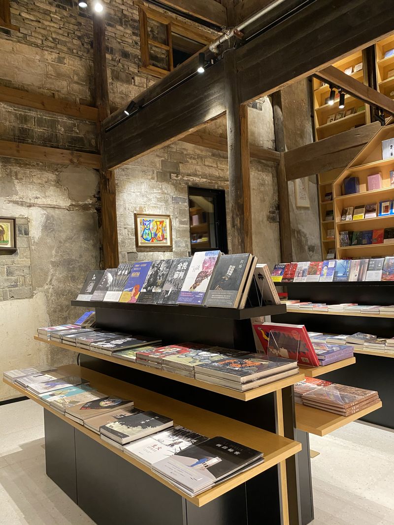 浙江:千年古城"书香"民宿见证生活重展画卷