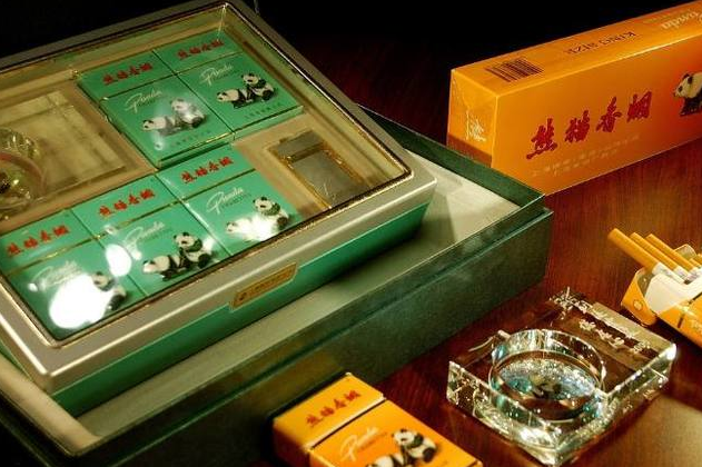 熊猫香烟和中华香烟,做对比,哪款口感更胜一筹?