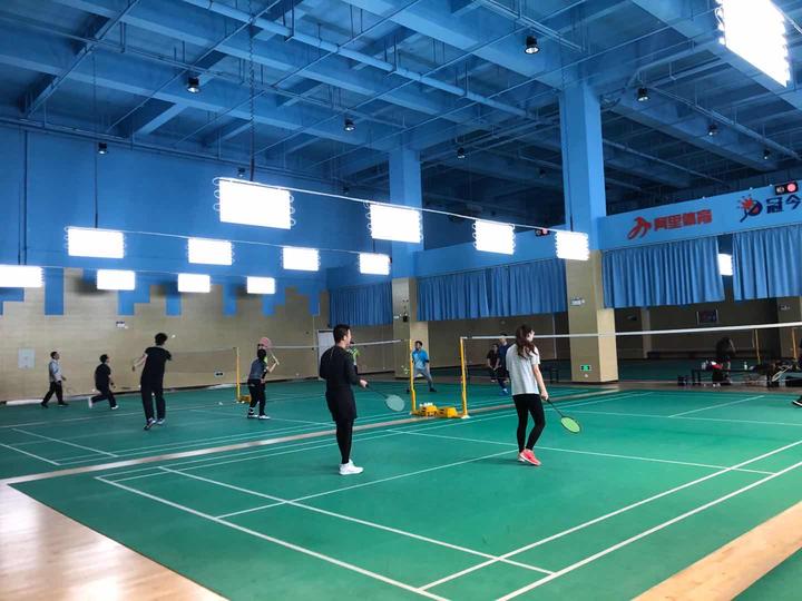 杭州江干公共体育场馆部分恢复开放,羽毛球场地最热门