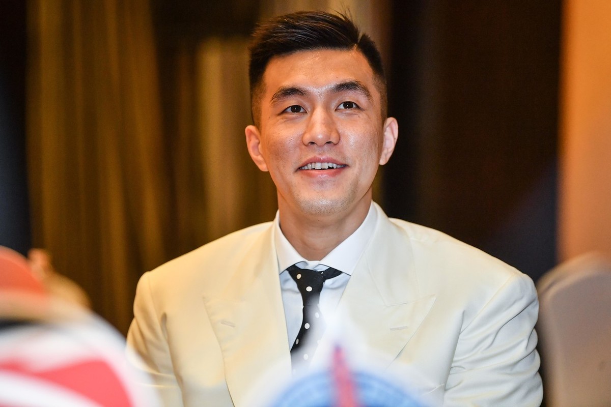 cba全明星活动,易建联郭艾伦黑白西装秀,唯有韩德君最朴实
