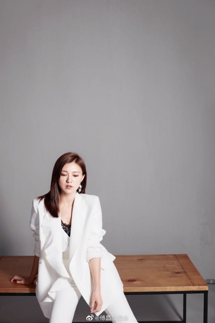 万物皆可云##傅晶猎狐# 今天更新的图片美哭我了,真的太喜欢了.