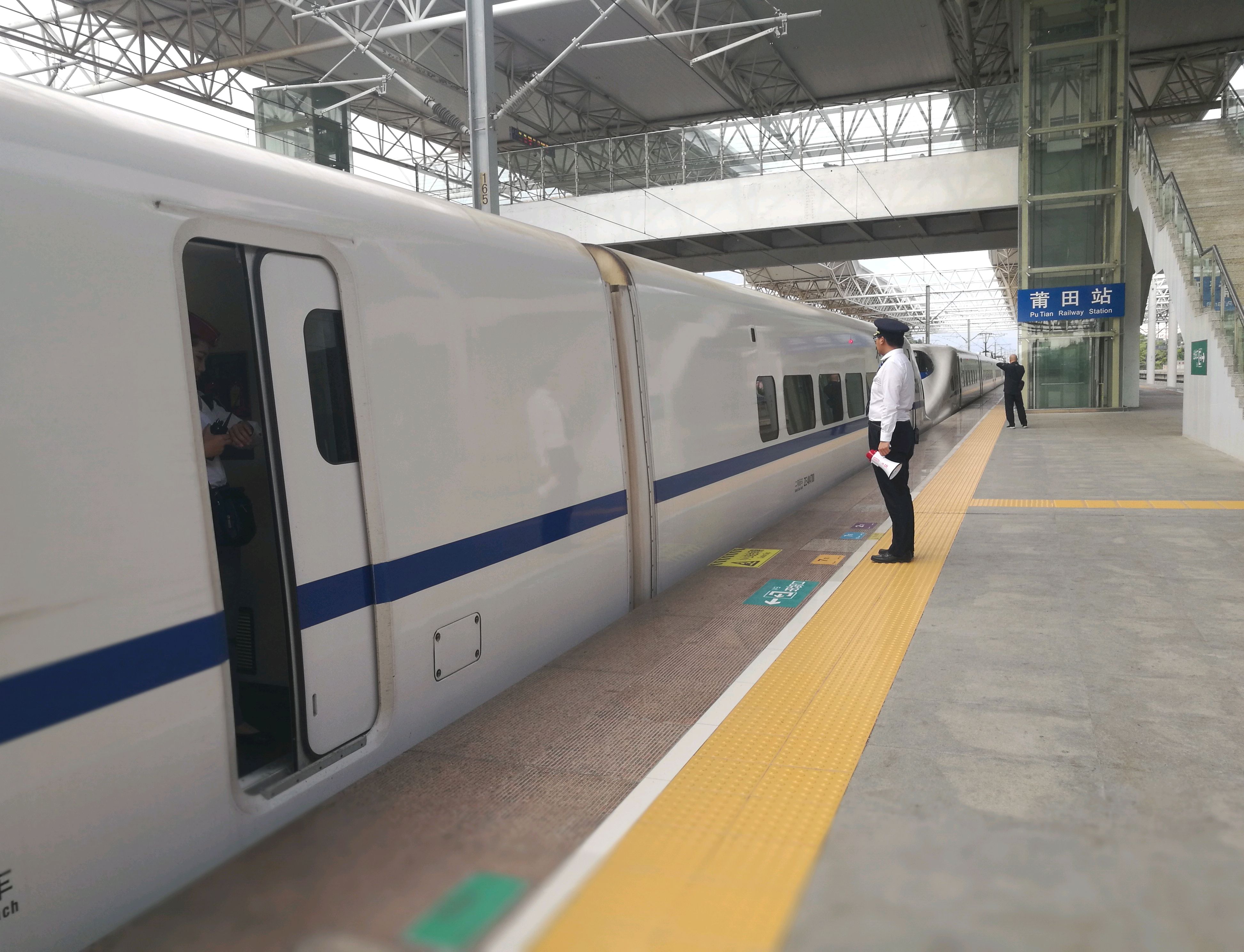 福建莆田高铁站站台