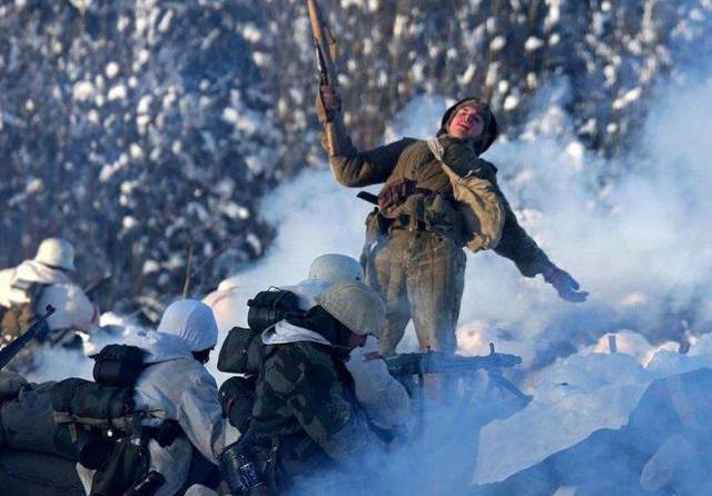 二战德国进攻严寒的苏联,为何士兵还穿着单衣?德国人仅说了3字