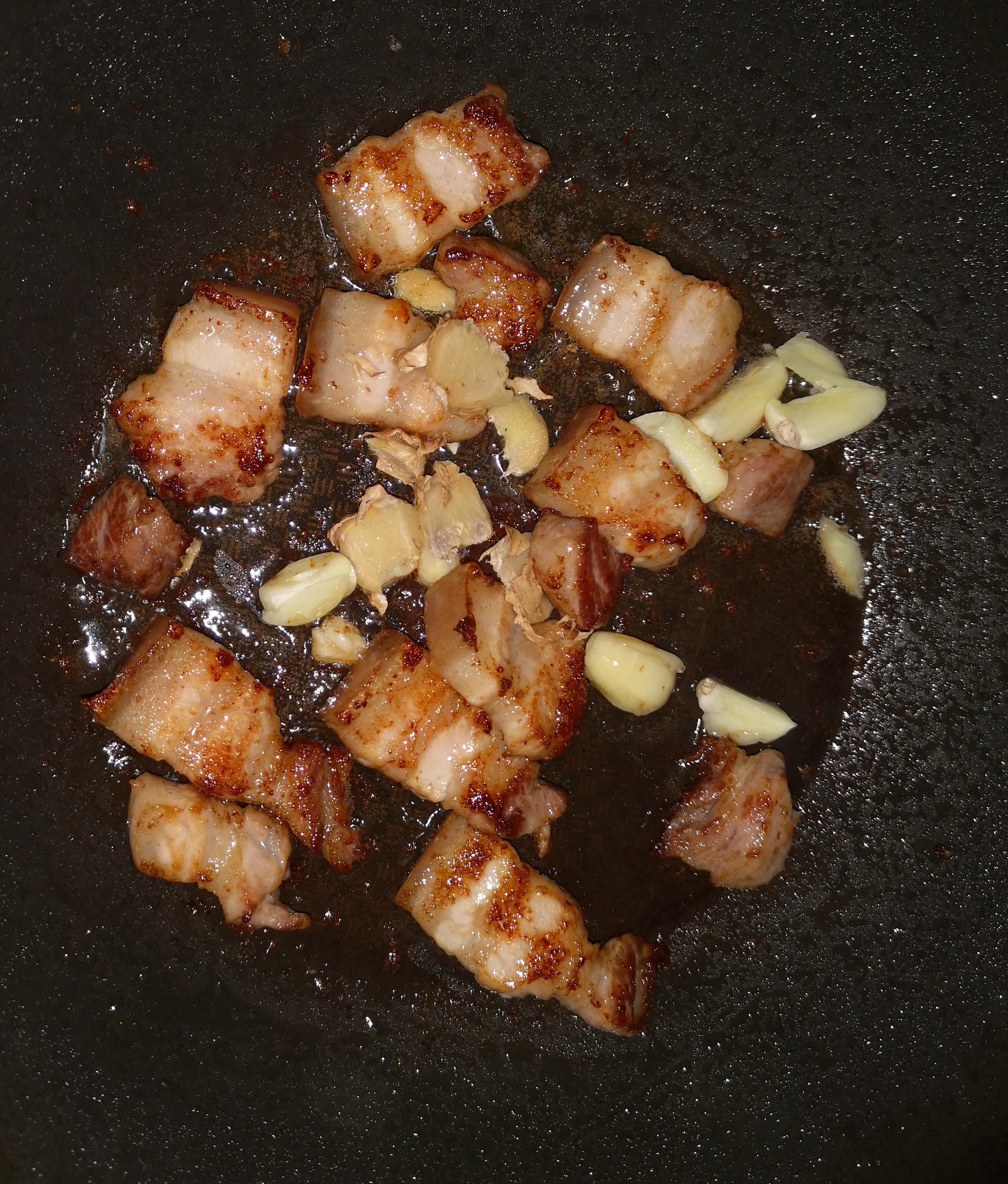 这样的客家咸菜焖猪肉,饭都会不够吃的