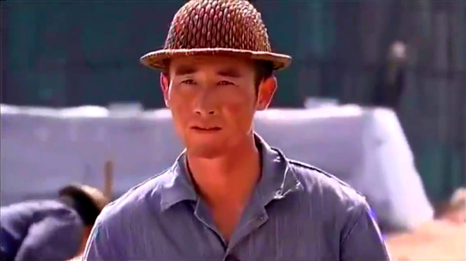农村男子不知道自己买的股票涨停了,还在工地上做着苦工