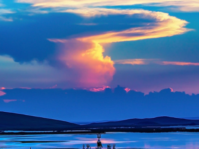 内蒙古草原这6个足球场大小的巴掌印,究竟是怎么回事呢?