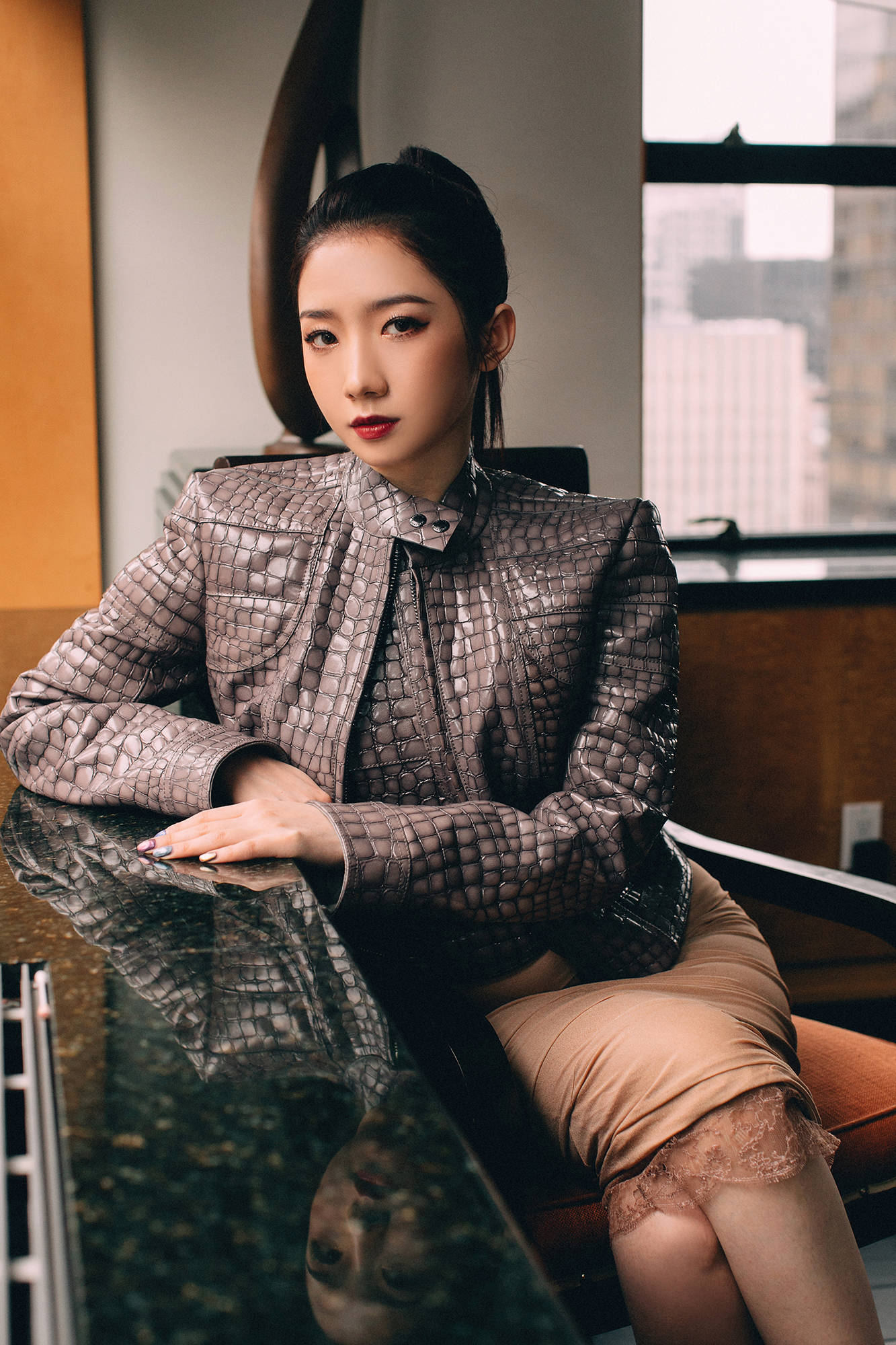 火箭少女孟美岐晒性感美照,前凸后翘展现完美身姿
