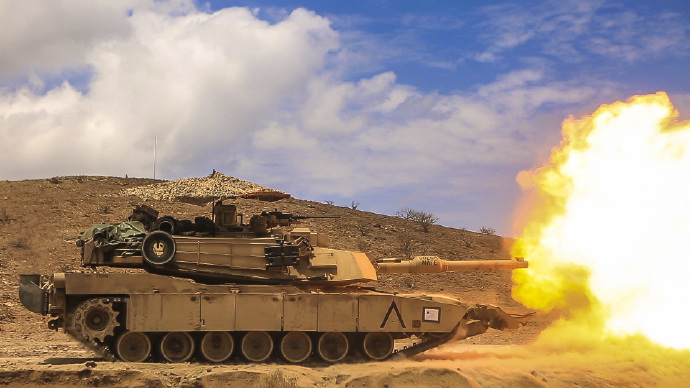 m1a1"艾布拉姆斯"主战坦克,使用的是瑞典萨伯(saab)公司的"遮阳与隐藏