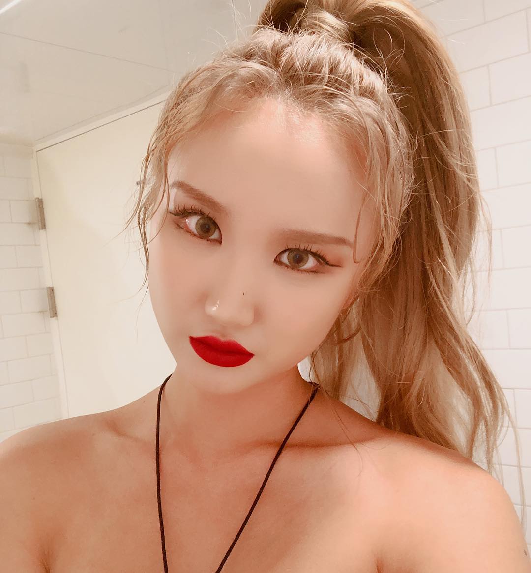 又被小妖精le撩到了 香肩诱惑太强