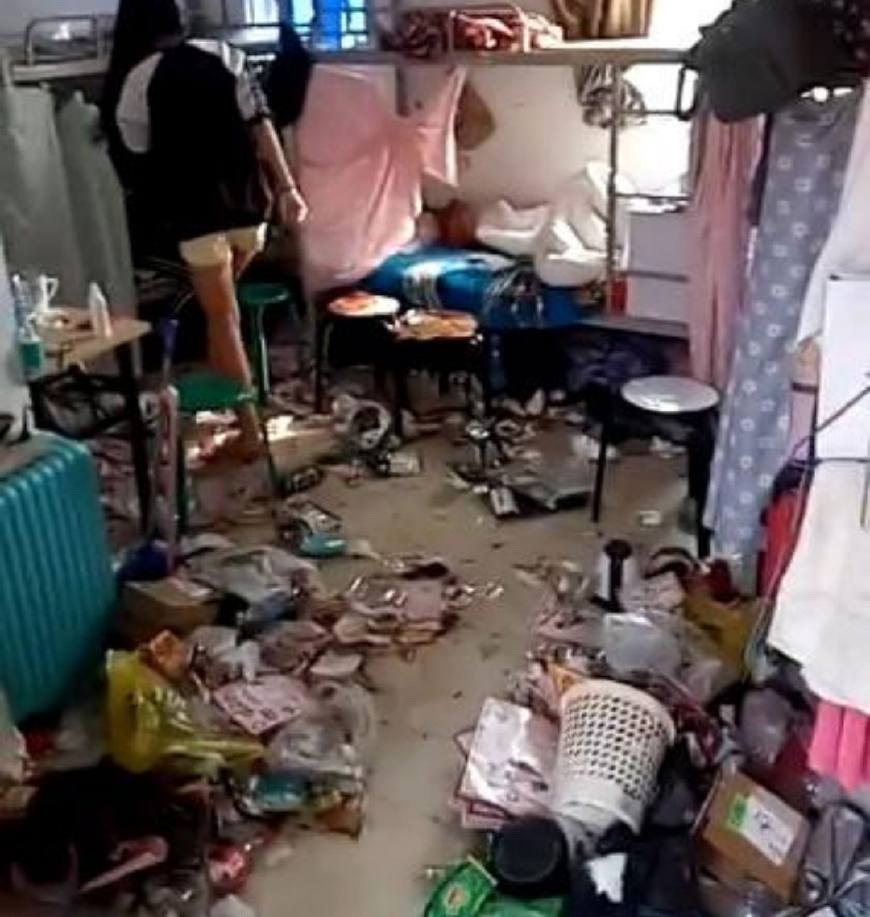 卫生纸,外卖饭盒,废弃的耳机,洗发水瓶,甚至还有带血的卫生巾,内裤