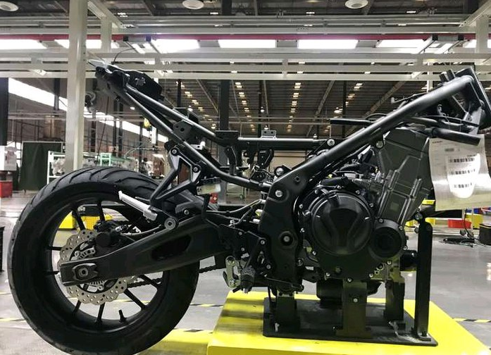 据小编了解:无极500r在车架焊接上采用氩弧焊,而普通摩托车采用的是