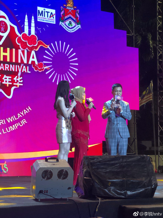 《我是歌手》茜拉宣布怀孕,主持人李锐晒合照透露喜讯