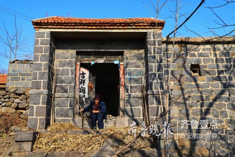 卞山山顶小山村,玄武岩房屋风景独特