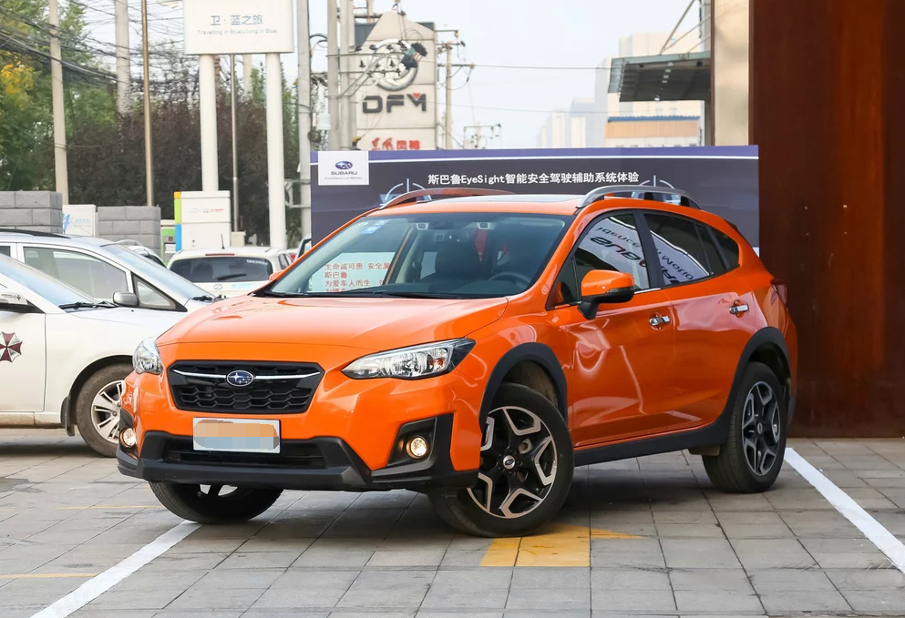 斯巴鲁xv外观优美时尚,新颖时尚的内饰,适合年轻人开