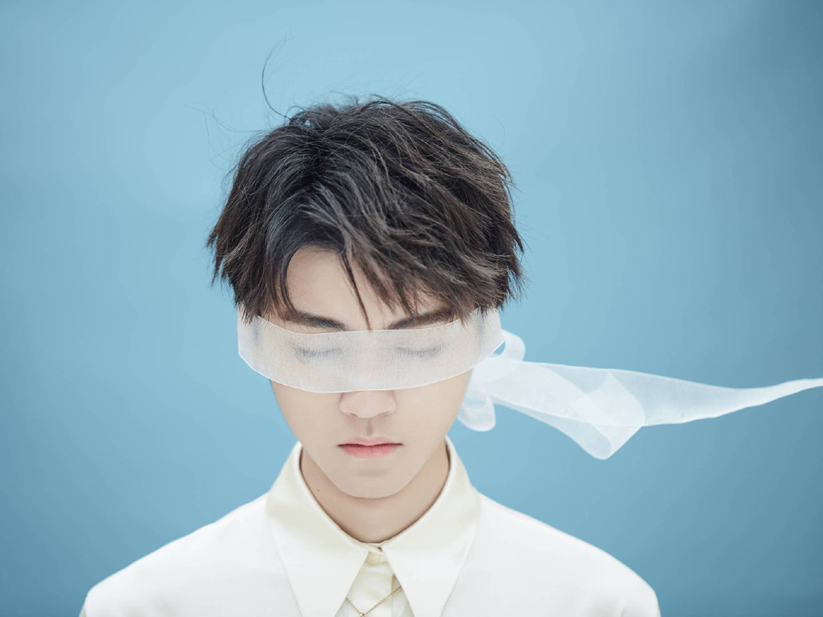 tfboys挑战"蒙眼造型",王俊凯清新,易烊千玺霸气!