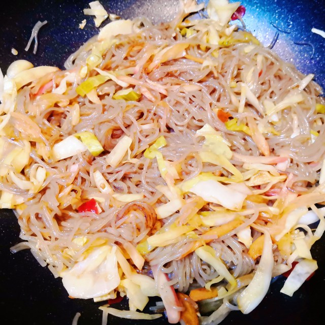 泡菜苕粉肉丝,香滑入味,超赞的下饭佳品