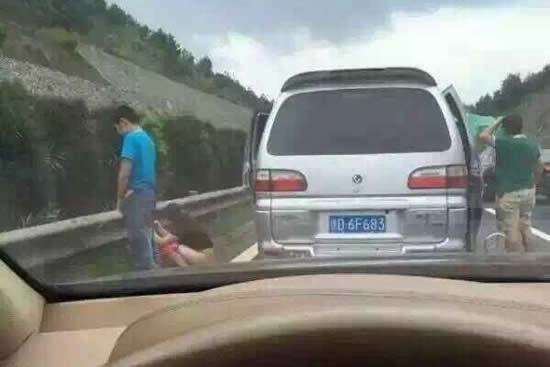 在高速想上厕所怎么办?老司机教你几招,轻松解决高速上厕所难题