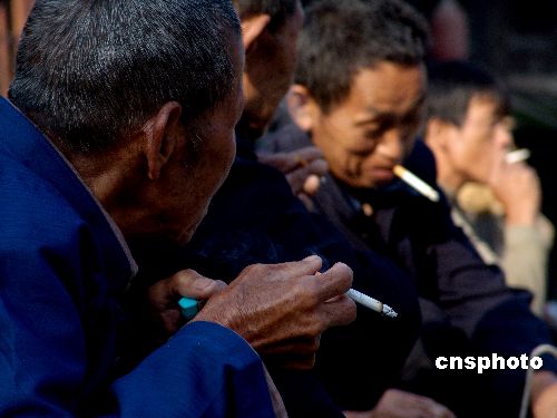 日本人也爱抽烟,为何中国人患癌率高,而日本人寿命长?