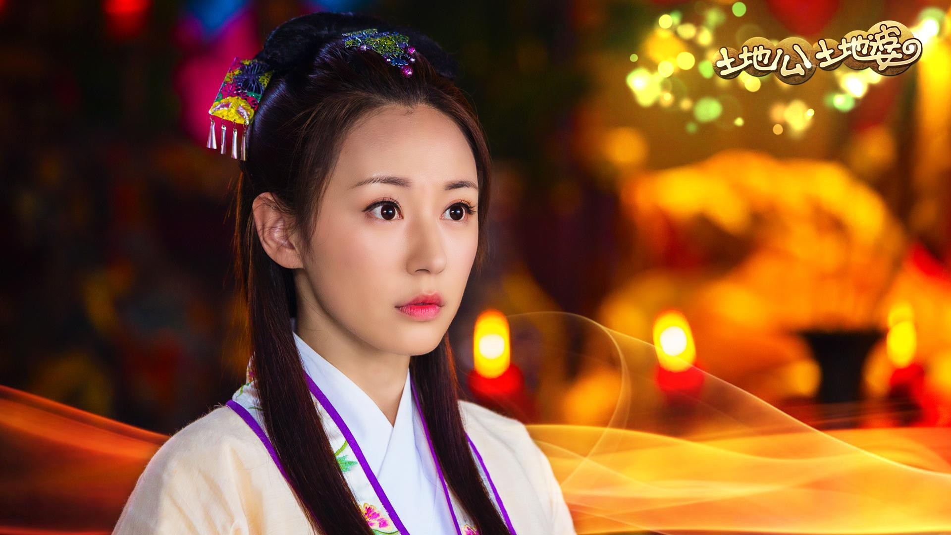 刘庭羽是一个美丽可爱,却喜欢演戏的女孩,她的眼神中透露着真诚