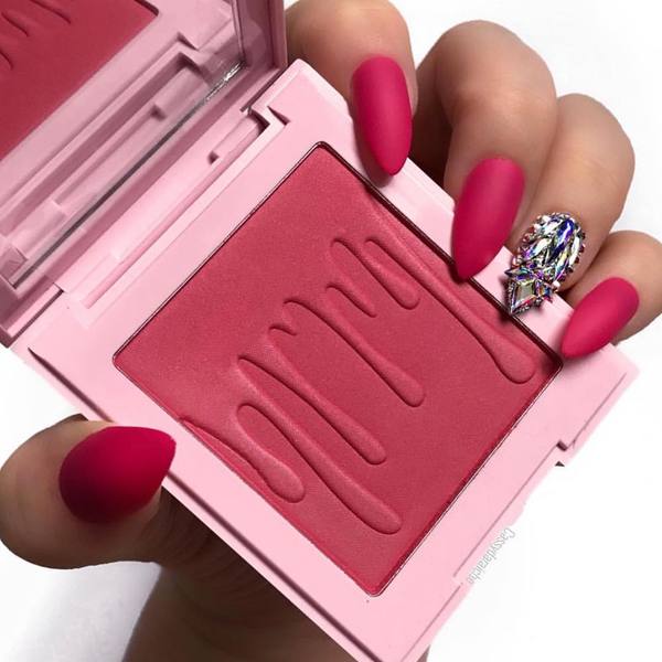 kylie cosmetics情人节又放大招,少女心满满的情人节限定系列将于2月1