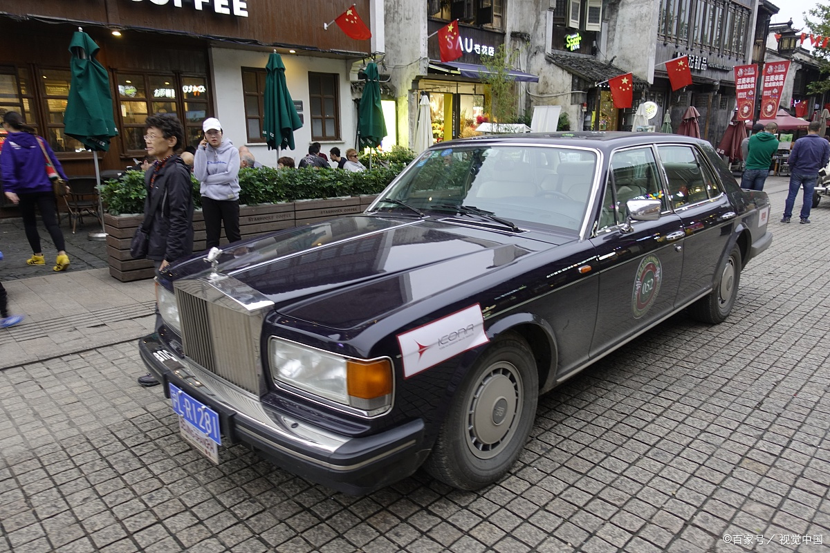 老式豪华汽车,这样的老古董见过吗?