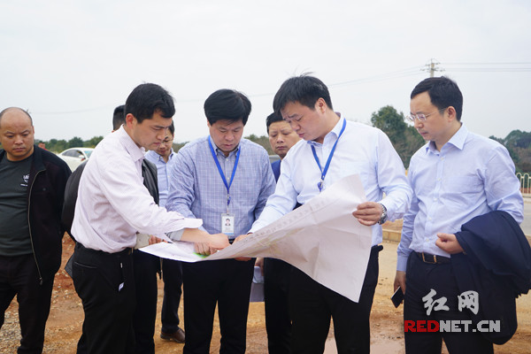 戴中亚现场调度2018年征拆区域及路网建设项目