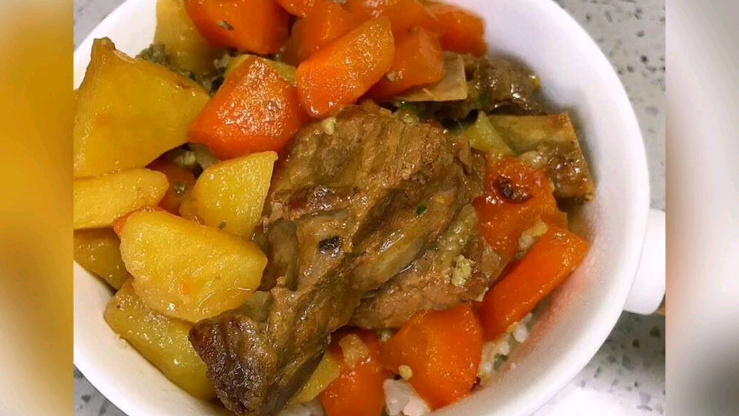 宝宝辅食:土豆胡萝卜排骨饭,补充多样微量元素大人小孩都爱吃