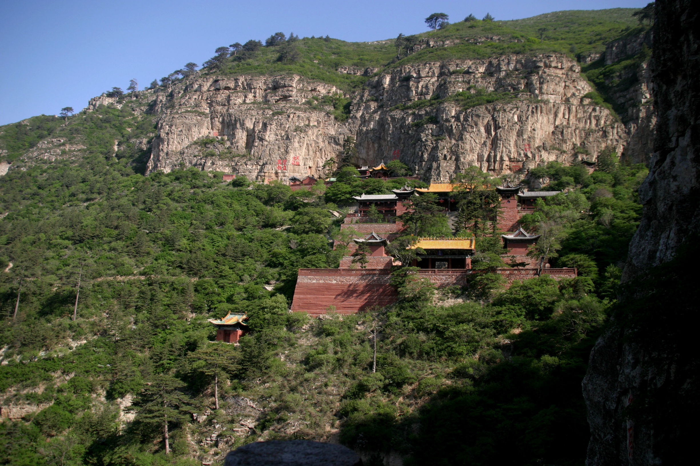 站在恒山顶上,尽可将所有的美景揽入眼帘.